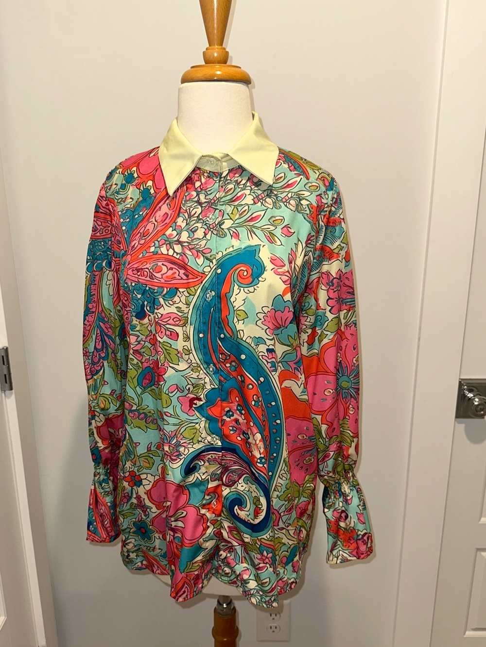 Cherrybetty Colorful Paisley Print Long-Sleeve Shirt with Contrast Collar Size M